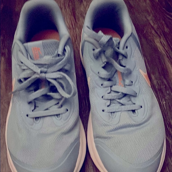 Nike Women's Sneakers in Blue and Orange - Picture 2 of 6